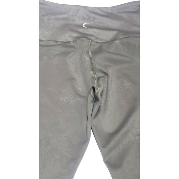 Zyia Forest Foliage Light N Tight High rise green cropped leggings 24 inch - Picture 8 of 8